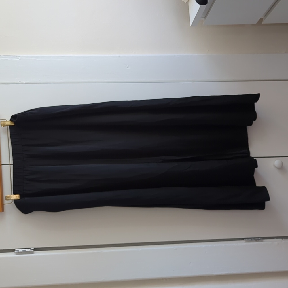 Flowy black skirt
